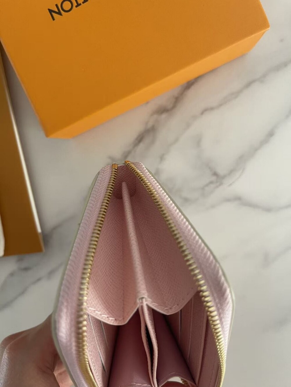 Louis Vuitton Zippy Coin Purse - Picture 8 of 10